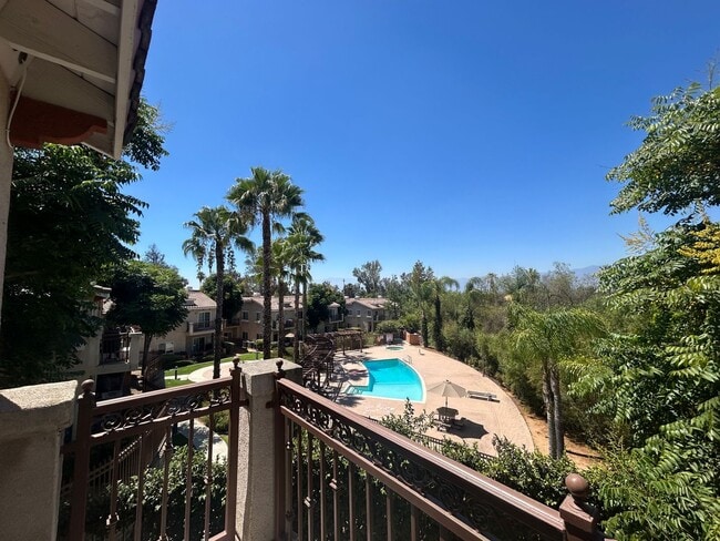 Building Photo - Beautiful 2 bed 2 1/2 bath Condo in Redlands, Ca.