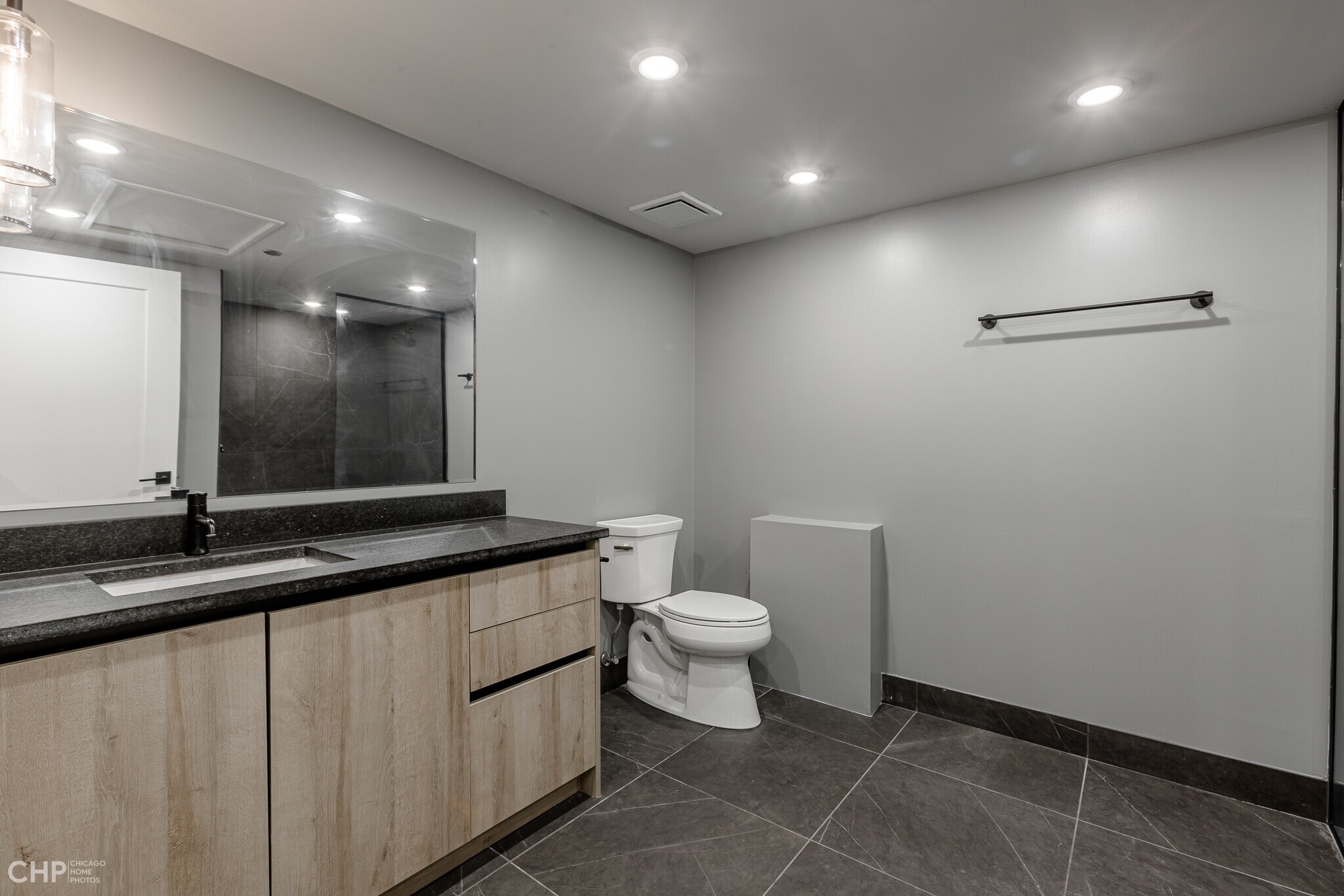 Building Photo - 729 N Sangamon St