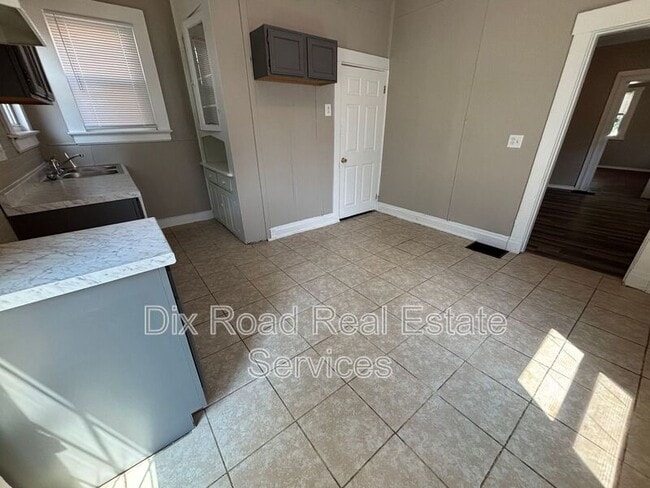 Building Photo - 539 Ross Ave