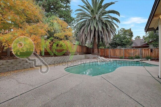 Building Photo - 1330 Kingswood Dr