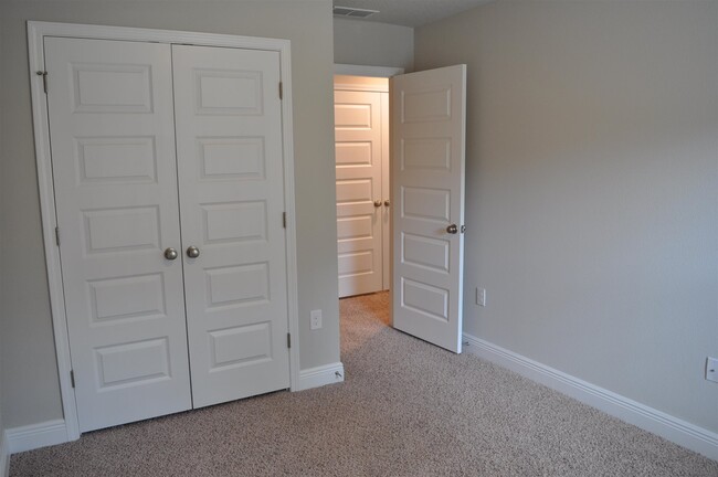 Building Photo - 6060 Royal Port Ct