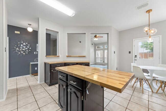 Building Photo - 10713 Alexandria Dr