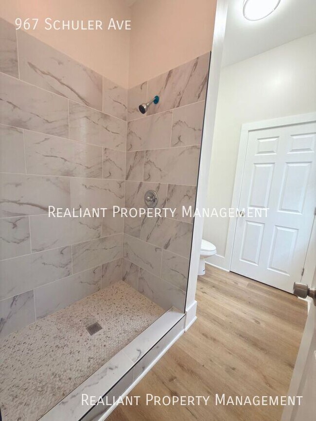 Building Photo - 967 Schuler Ave-