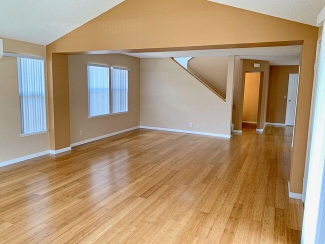 Building Photo - Stunning 3-bedroom and 3-bathroom Home (Ka...