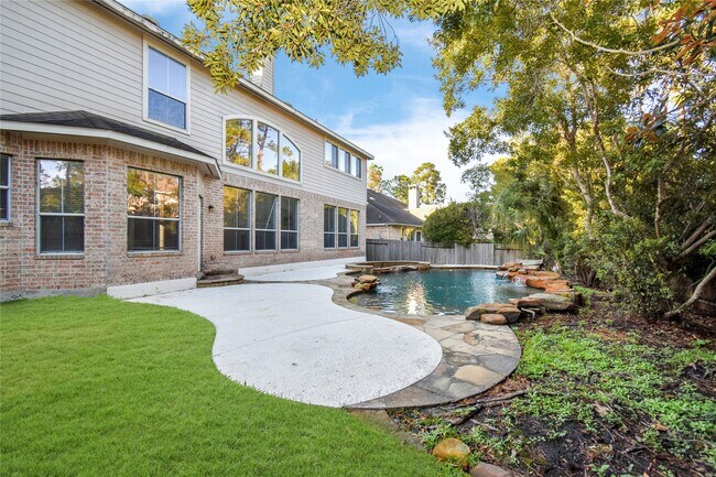 Building Photo - 10 E Artist Grove Cir