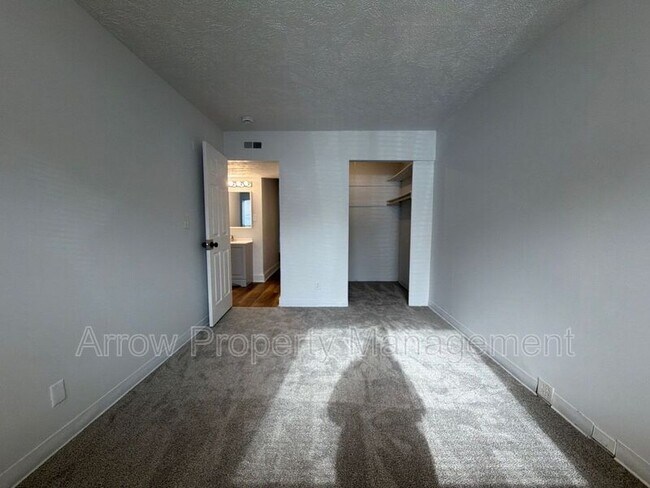 Building Photo - 1215 E Street-4