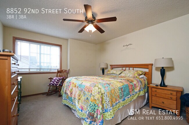 Building Photo - GORGEOUS 3 bedroom, 2.5 bathroom townhome ...