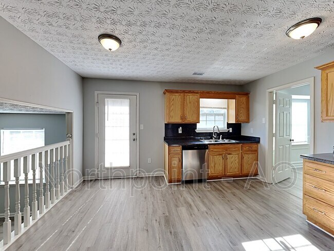 Building Photo - 421 Trinity Tr