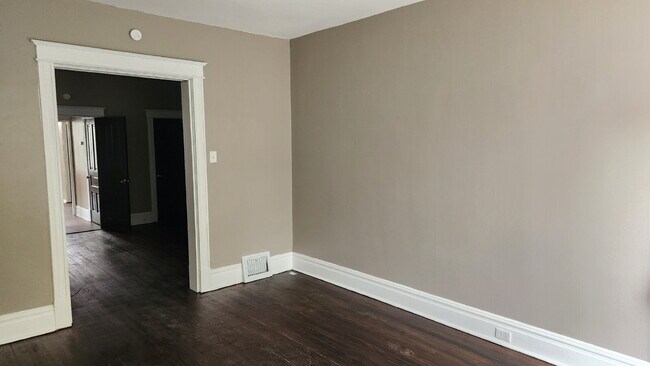 Building Photo - "Charming 1-Bedroom Gem in St. Louis's Vibrant Heart – Alberta Street Awaits!"