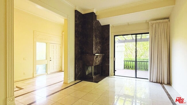Building Photo - 1488 Palisades Dr