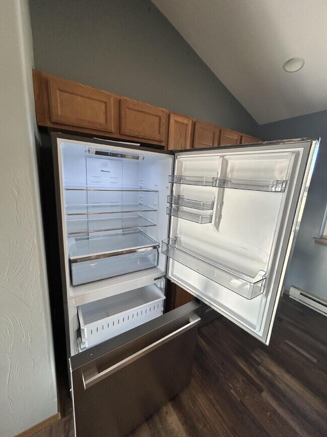 Building Photo - 2 Bed / 1 Bath Upstairs Condo with Garage. Convenient location. MOVE IN SPECIAL!