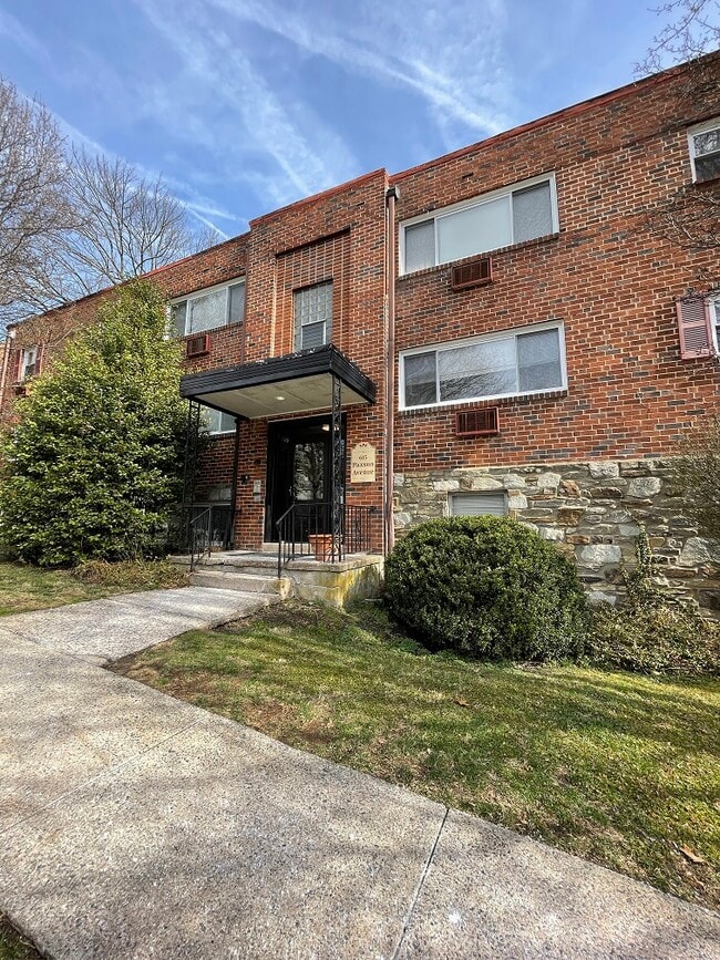 Building Photo - 615 Paxon Ave
