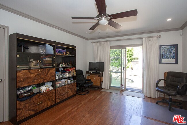 Building Photo - 1173 S Point View St
