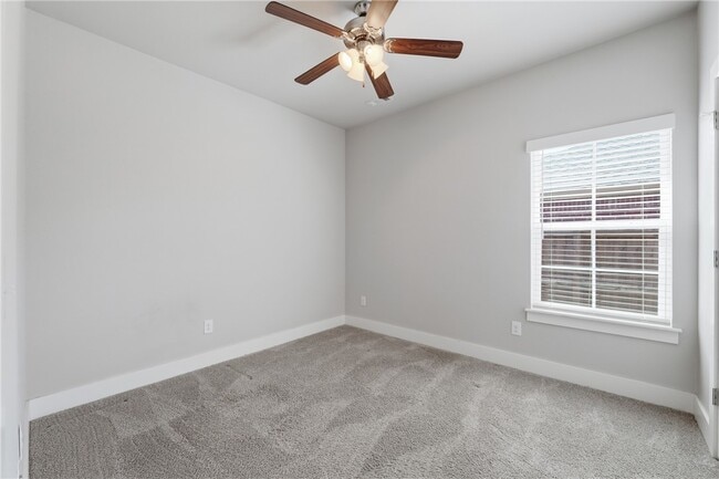 Building Photo - 40 E Loveland Loop