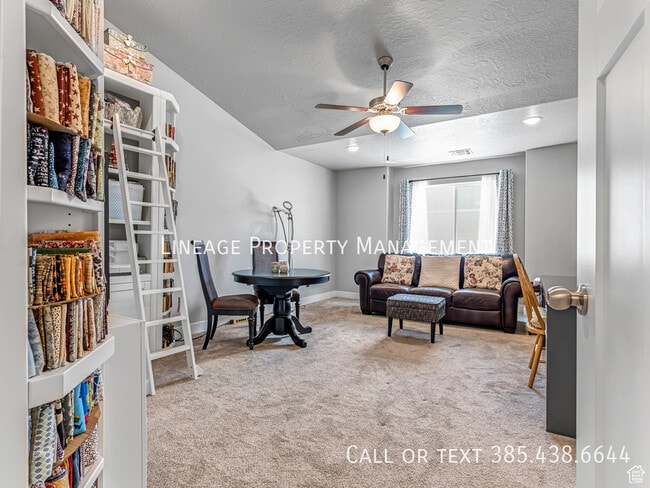 Building Photo - 10855 N Sandstone Way