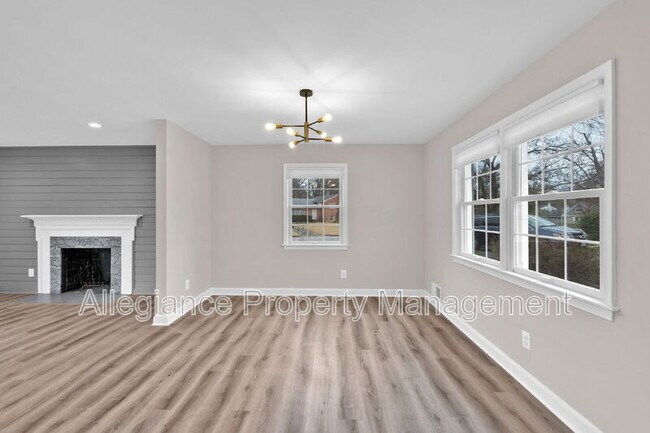 Building Photo - 2215 Lida Ct