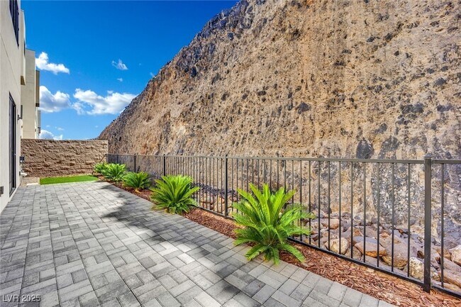 Building Photo - 378 Tranquil Peak Ct