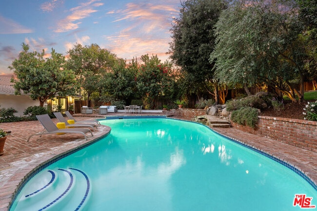 Building Photo - 4943 Palomar Dr