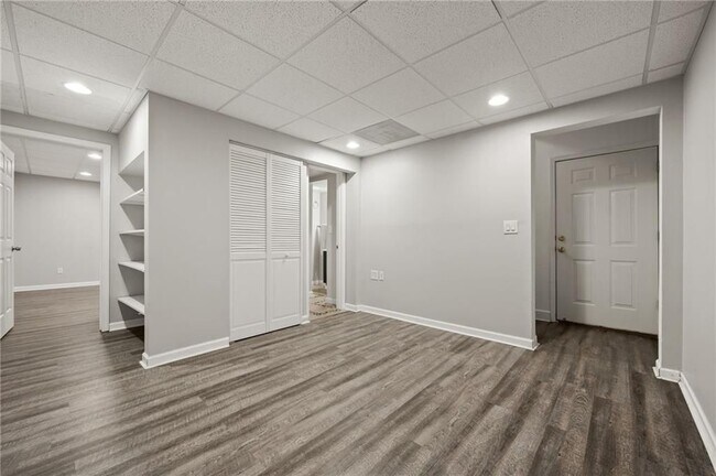Building Photo - 10950 Kimball Crest Dr