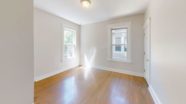 Building Photo - Modern 3BD Near Yale New Haven Hospital!