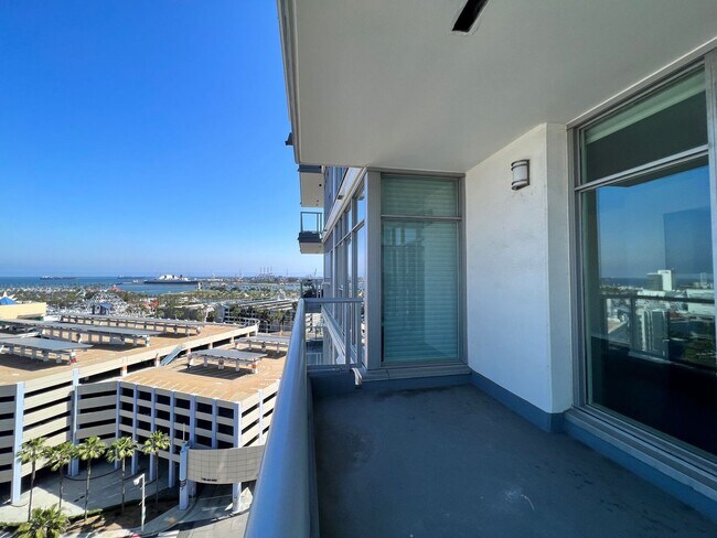 Building Photo - Downtown Long Beach - West Ocean - 1 Bedroom - Stunning Ocean Views - Gorgeous!!!!!!