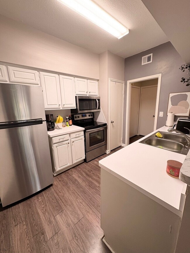 Building Photo - 2475 Underwood St