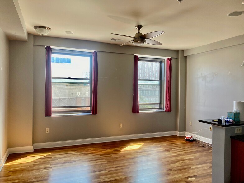 Building Photo - 606 W Wisconsin Ave