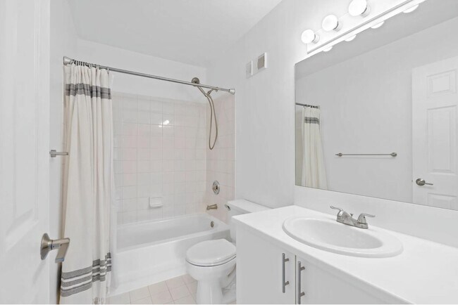 Building Photo - 135 Yacht Club Way