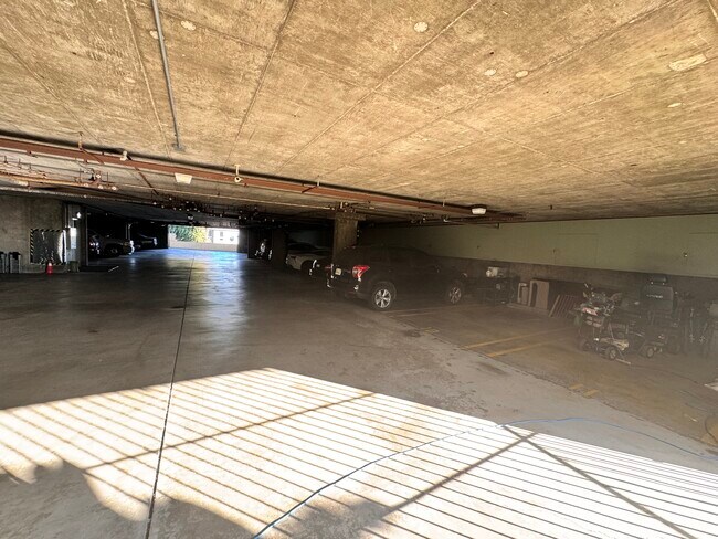 garage - 2910 S Peck Ave