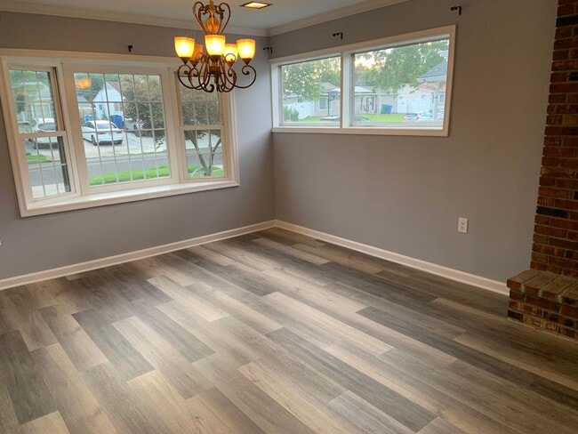 Building Photo - Beautiful Large 3 bedroom 2 bath in Levitt...