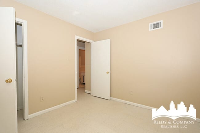 Building Photo - 5087 Breckenwood Dr