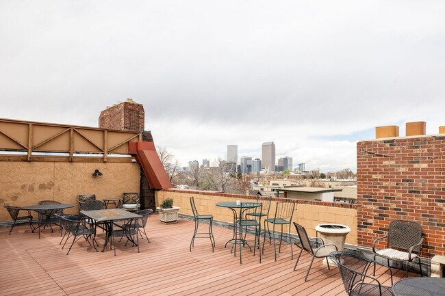 Building Photo - Top-Floor 2BA, 1BA Cap Hill Condo with Par...