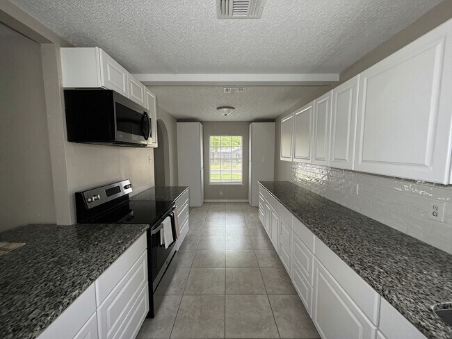 Building Photo - 3113 Northridge Dr