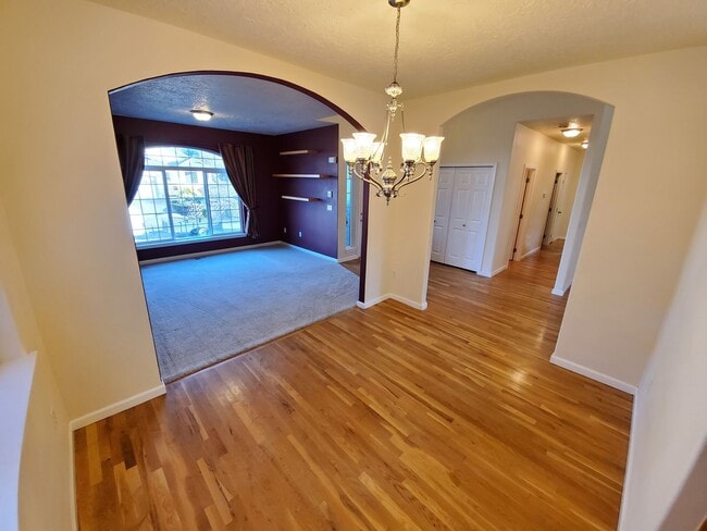 Building Photo - Beautiful Spacious home in North Albany - ...