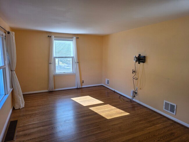 Building Photo - Greece Spacious 3 Bedroom 2 Full Bath Home Available Now