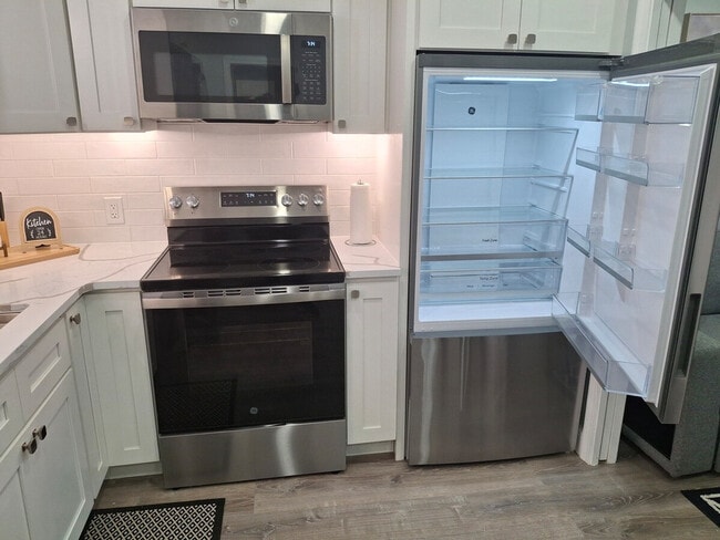 Building Photo - 1111 Atwells Ave