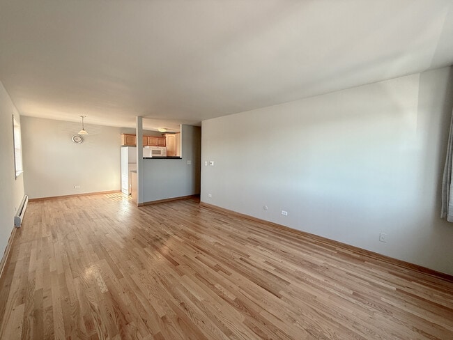 Building Photo - 4600 N Cumberland Ave