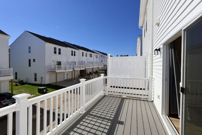 Building Photo - 15325 Sunray Wy