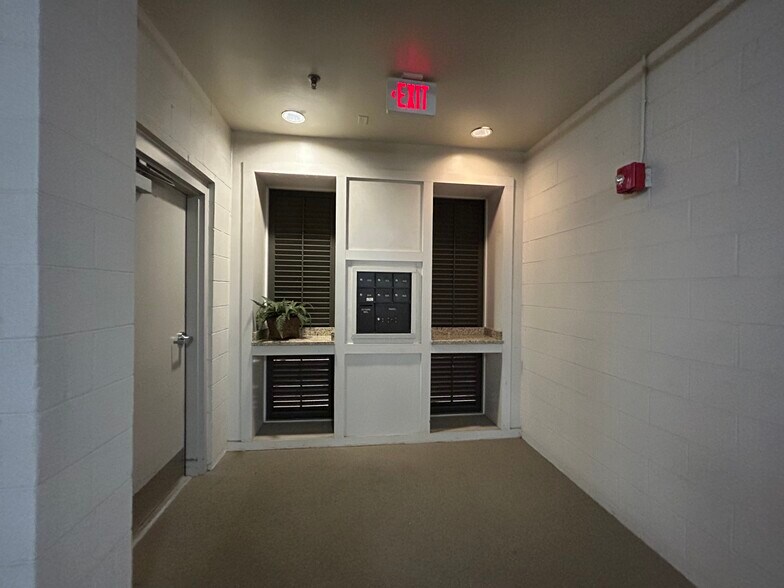 Building Photo - 5194 Lexington Club Cv