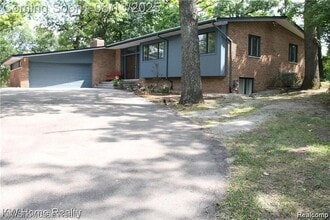 Building Photo - 1327 Lone Pine Rd