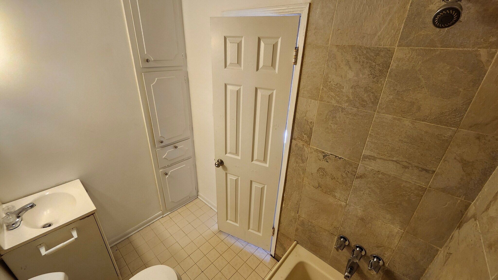 Building Photo - 4014 Chelsea Dr