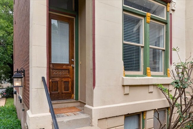 Building Photo - 2223 Rutger St.