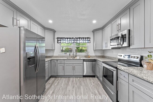Building Photo - 4 br, 3 bath House - 4625 Larkin Street