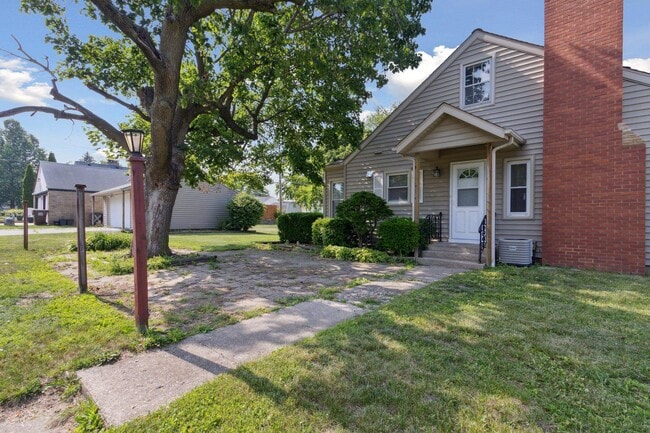 Building Photo - 504 Roland Ave