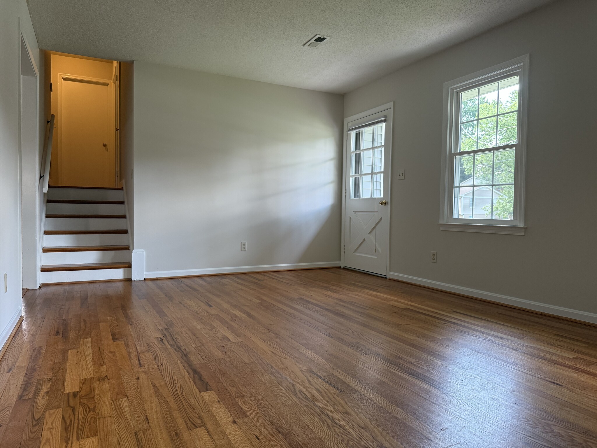 Building Photo - 2209 Sierra Dr