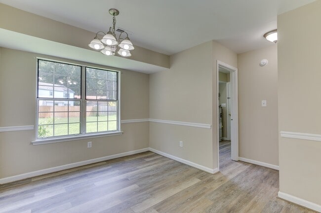 Building Photo - 732 Galahad Dr