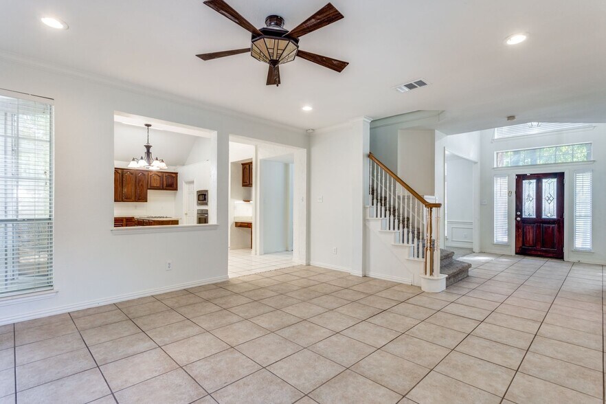 Building Photo - 2021 Broadleaf Dr