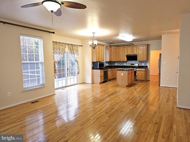 Building Photo - 6125 Hot Spring Ln