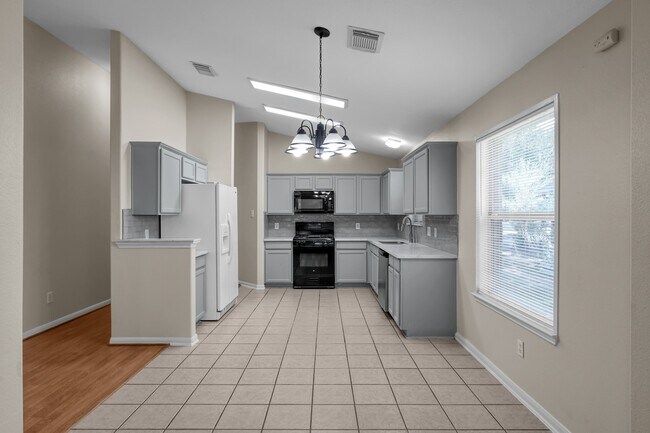 Building Photo - 32111 Willow Creek Park