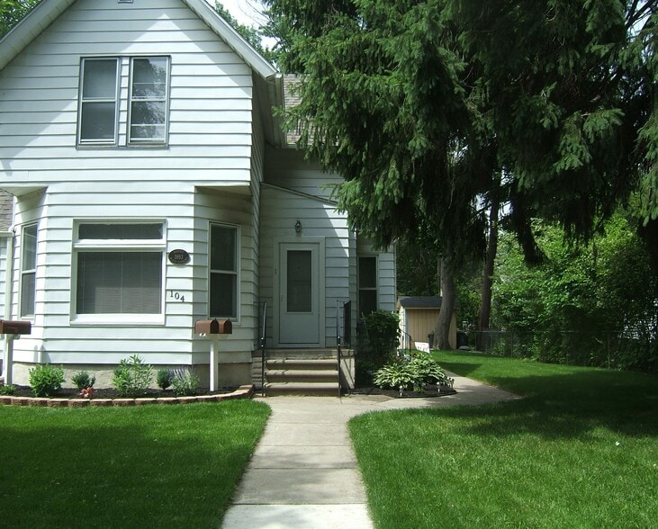 Primary Photo - 104 Lincoln St